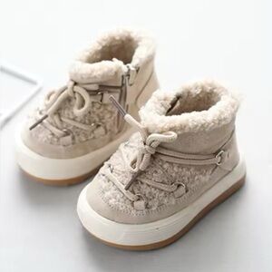 Beige Baby winter boots size 6 EUR size 22 
Very good used condition